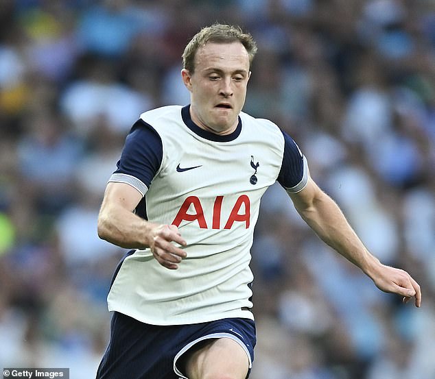 Leicester City are in advanced talks to sign Tottenham Hotspur midfielder Oliver Skipp