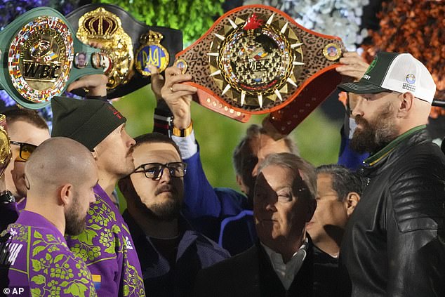 A body language expert believes Oleksandr Usyk has the psychological edge over Tyson Fury